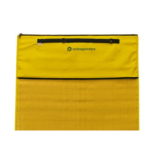 Telo da spiaggia giallo in tessuto con cinghia di trasporto.