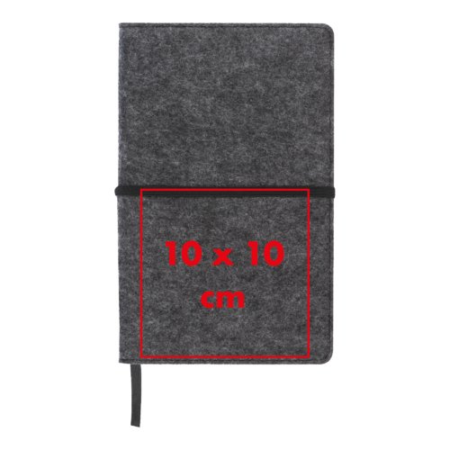Taccuino in feltro grigio con chiusura elastica e segnalibro a nastro.