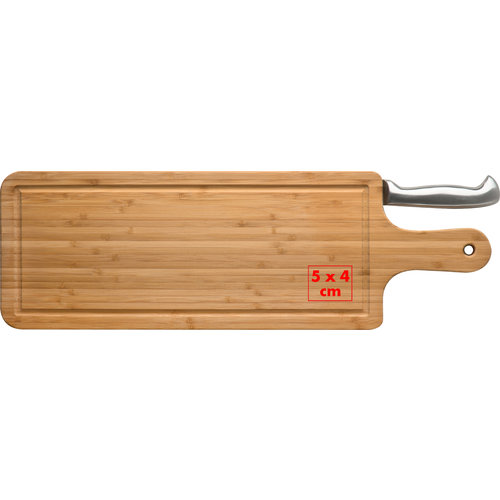 Tagliere in bamb chiaro con scanalatura e coltello.