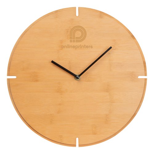 Orologio da parete beige in legno con lancette delle ore e dei minuti.