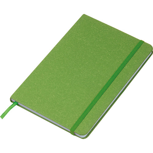 Quaderno verde con chiusura elastica e segnalibro.
