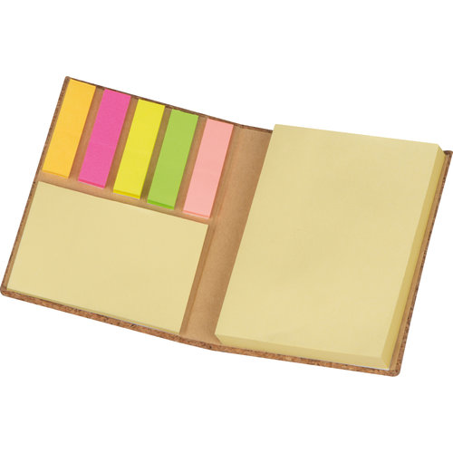 Quaderno beige in sughero con note adesive e segnapagina.