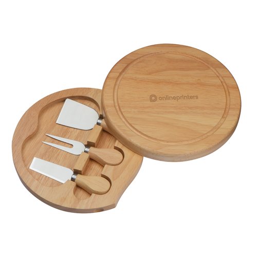 Tagliere per formaggi in legno beige con coltelli da formaggio abbinati.