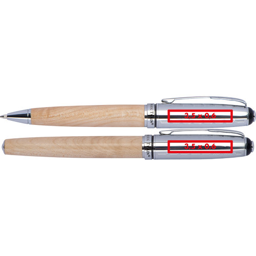 Set da scrittura color legno con penna a sfera e penna stilografica.