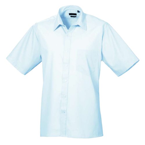 Camicia in popeline azzurro con maniche corte e abbottonatura.