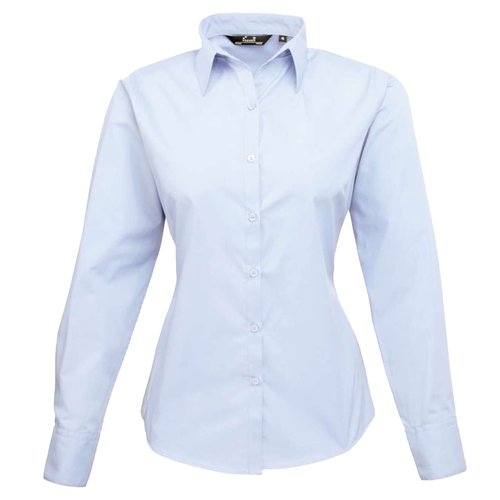 Camicetta in popeline azzurro da donna con abbottonatura e colletto.
