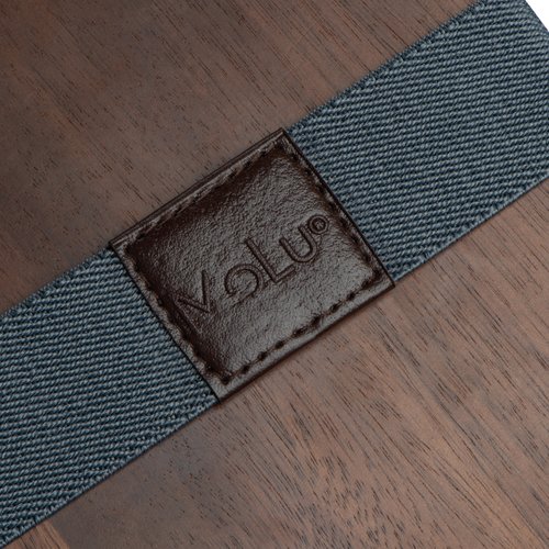 Porta pranzo in legno grigio argento con fascia in tessuto e chiusura.