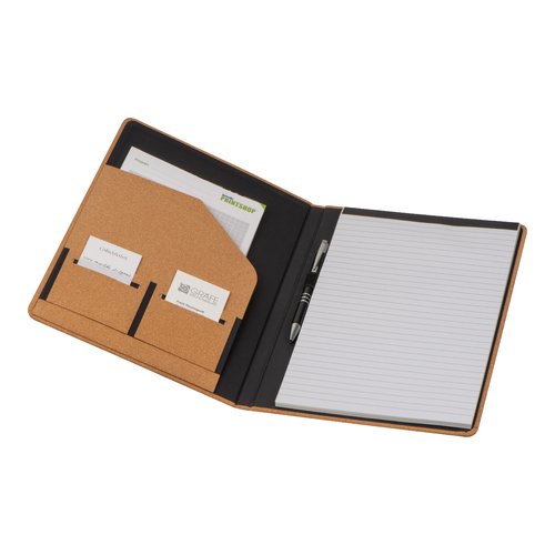 Cartella portablocco beige in sughero con passante per penna, blocco note e scomparti per biglietti da visita.