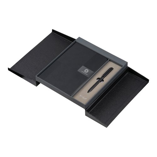 Taccuino nero con copertina rigida e penna in confezione regalo.