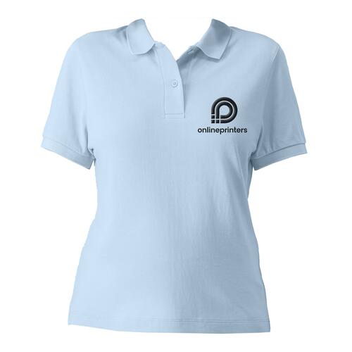 Polo da donna in cotone organico azzurro cielo con maniche corte e abbottonatura.