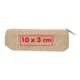 Astuccio beige in tessuto con cerniera.