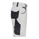 Pantaloncini grigi e bianchi in cotone-poliestere con tasche.